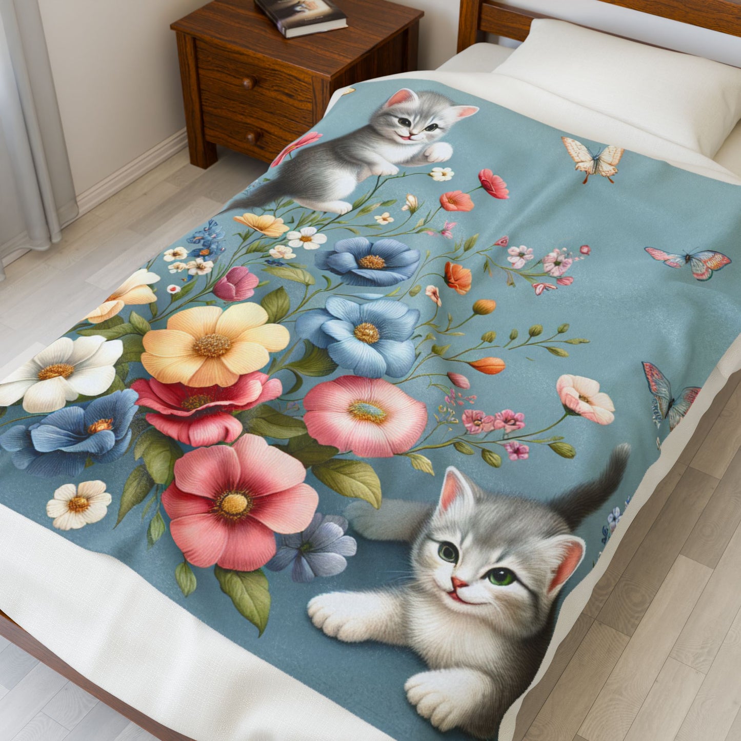 Cozy Floral Cat Velveteen Blanket - Perfect for Cat Lovers & Home Decor